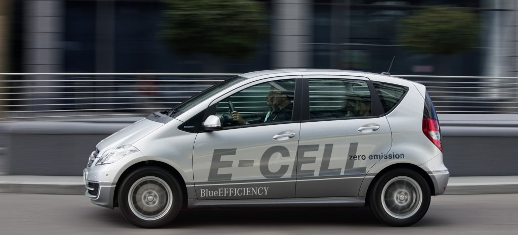 Mercedes A Klasse E Cell Das Familientaugliche Elektroauto Fur Die Stadt Der Kompakte Funfsitzer Mit Batterie Elektrischem Antrieb Und Mehr Als 200 Km Reichweite Wird Ab Herbst 2010 Gebaut Sternstunde Mercedes Fans