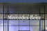 Es werde Licht: Mercedes-Benz Autohaus Leuchtschrift unterm Hammer