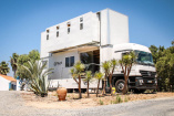 Sternstunden auf Reisen erleben: Die etwas andere Stern(e)-Herberge: Truck Surf Hotel auf Actros-Basis