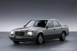 Mercedes-Benz Baureihen: W124 - die erste E-Klasse: Eine Baureihe mit zwei Modellpflegen // Seit 1993 trägt die Baureihe  den Namen E-Klasse