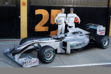  Michael Schumachers erste Dienstfahrt: Mercedes-Fans in aller Welt gespannt: Wie liefen die Formel 1 Tests in Valencia:für das neue Mercedes-Silberpfeil-Team?