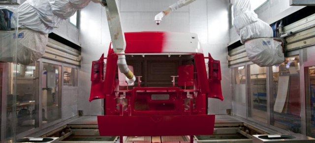 Lack mich! Bei den Farben setzt Mercedes-Benz auf Umweltschutz : Inbetriebnahme der neuen, vollautomatisierten Decklacklinie 