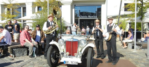 6./7.10.: Oldtimer Herbstfest, Classic Remise: Rahmenprogramm an beiden Tagen
mit Sonderausstellung "Art on wheels", Live-Musik Samstag & Sonntag, Teilemarkt für historische Fahrzeuge und mehr