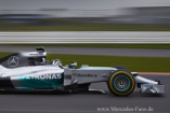 Tag 1 Jerez: Formel 1 Jungfernfahrt des W05 endet unglücklich nach Bestzeit: Lewis Hamilton fuhr erst Bestzeit, dann endete seine Fahrt im Reifenstapel
