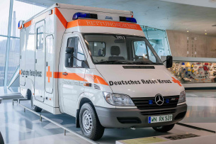Mit Blaulicht und Tatütata: Der Mercedes-Benz Sprinter 313 CDI Rettungswagen