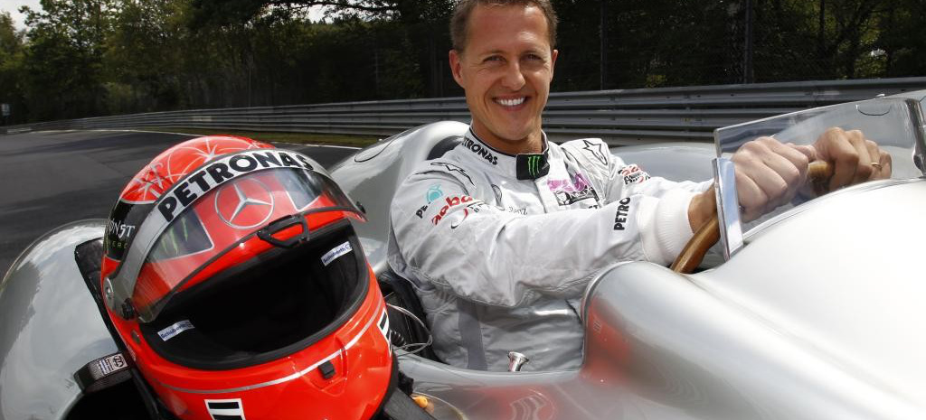 24h Rennen Auf Dem Nurburgring Schumi Fahrt Im Silberpfeil Vorweg Formel 1 Rekordweltmeister Michael Schumacher Fahrt Im Vorfeld Des 24h Rennens Am 19 Mai Auf Dem Nurburgring Mit 2011er Mercedes F1 Silberfpeil News Mercedes Fans