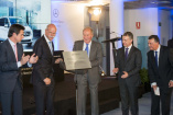 Königlicher Besuch im Mercedes-Benz Werk Vitoria: Juan Carlos I. zu Gast im spanischen Van-Produktionswerk : Insgesamt 190 Millionen Euro hat Daimler in die Modernisierung seines weltweit zweitgrößten Transporterwerkes investiert.