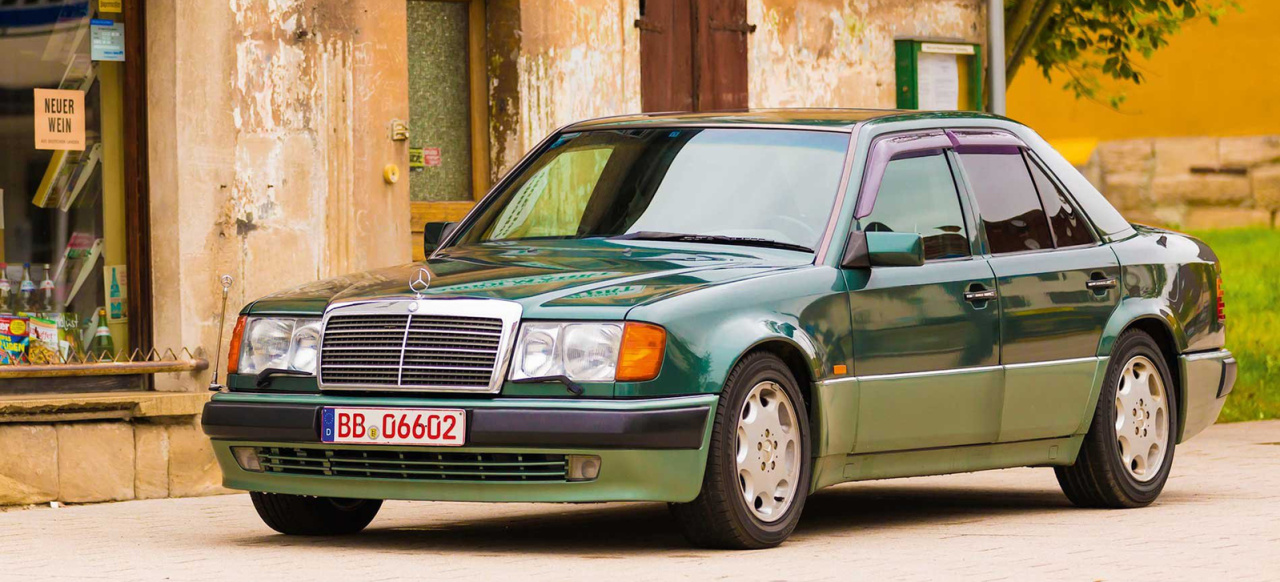 MercedesBenz W124 Kalender von HEEL Der Kalender für