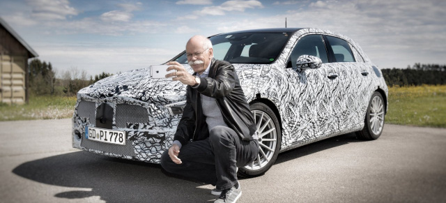 Mercedes-Benz A-Klasse Erlkönig: Selfie mit Zetsche: Mercedes-Boss at work: Dr. Zetsche als A-Klasse-Testfahrer 