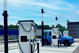 Mercedes-Benz & Elektromobilität: Mercedes-Benz und Autohofkette „24-Autohöfe“ verkünden strategische Partnerschaft zum Laden entlang deutschen Autobahnen