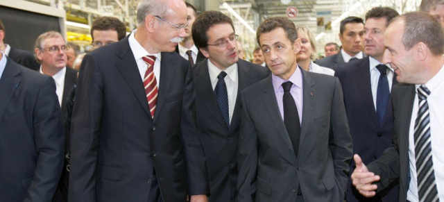 Nicolas Sarkozy freut sich über electro smart : smart fortwo electric drive rollt ab 2012 in Großserie im französischen Hambach vom Band