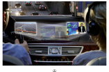 Splitview von Mercedes-Benz: Auf dem Display des COMAND System können gleichzeitig zwei verschiedene Programm gezeigt werden