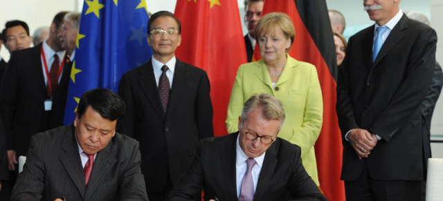 Daimler baut Engagement in China weiter aus: Dr. Dieter Zetsche: Mit diesem Rahmenvertrag stellen wir entscheidende strategische Weichen, um am Wachstum des Schlüsselmarkts China langfristig und maßgeblich teilzuhaben.

