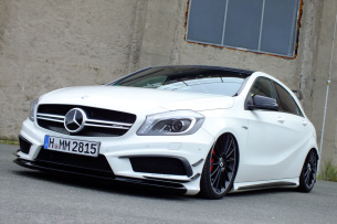 Tiefflieger: Mercedes A45 AMG (W176): Dank Airride fegt die 2015er A-Klasse spektakulär über den Asphalt