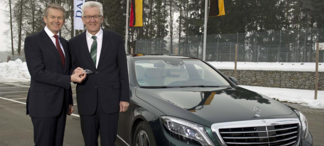 Formel Grün: Grüner Ministerpräsident fährt saubere Mercedes-S-Klasse: Neues Dienstfahrzeug für Ministerpräsident Winfried Kretschmann