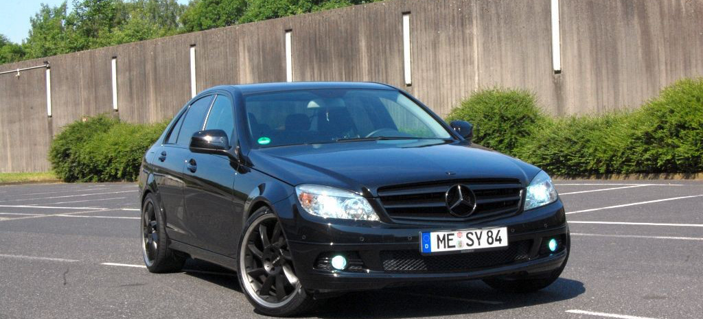 Schwarze Magie Statt Nur Mercedes Tuning Mit Wenig Zubehor Was Tolles Zaubern Oder Auch Do The Right Thing 2008er Mercedes C 220 Cdi W 204 Auto Der Woche Mercedes Fans