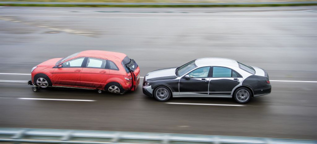 Erste Infos zur neuen Mercedes S-Klasse (W222): Keiner ist sicherer!: Die neue S-Klasse bleibt das sicherste Auto der Welt  mit INTELLIGENT DRIVE gelingt DAIMLER der nächste Schritt zum unfallfreien Fahren  die neuen verbesserten Assistenzsysteme 