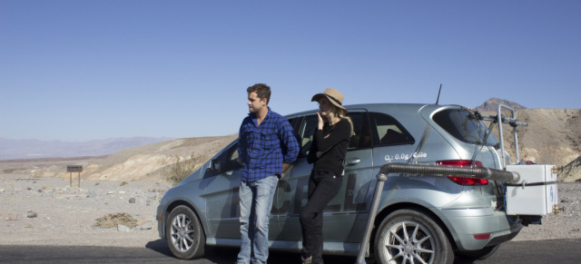 Mercedes-Benz B-Klasse als Wasserspender in der Wüste: US-Schauspieler Diane Kruger und Joshua Jackson testen Brennstoffzelle