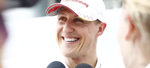 Michael Schumacher besucht DTM-Saisonauftakt in Hockenheim: Michael Schumacher am Sonntag, 29. April 2012 als Gast von Mercedes-Benz beim Auftakt der neuen DTM-Saison in Hockenheim 
