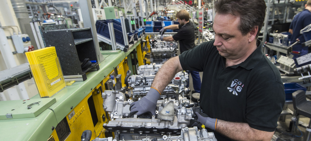 Massiver Job Kahlschlag Befurchtet Mitarbeiter Demonstrieren Vor Dem Motorenwerk In Berlin Marienfelde News Mercedes Fans Das Magazin Fur Mercedes Benz Enthusiasten