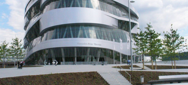 Mercedes-Benz Museum: Digitaler Museumsguide : Mercedes-Benz Museum goes Web 2.0