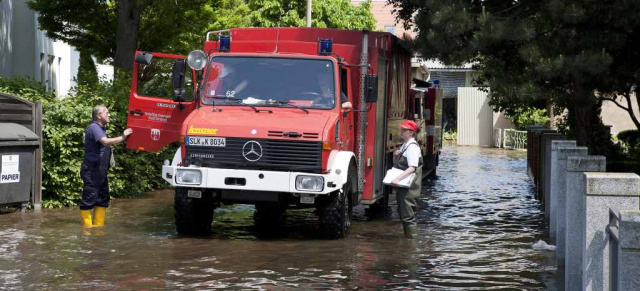 Mercedes Nutzfahrzeuge beim Hochwasser: Jahrhundert-Hochwasser 2013: Nutzfahrzeuge von Mercedes-Benz im extremen Hochwassereinsatz