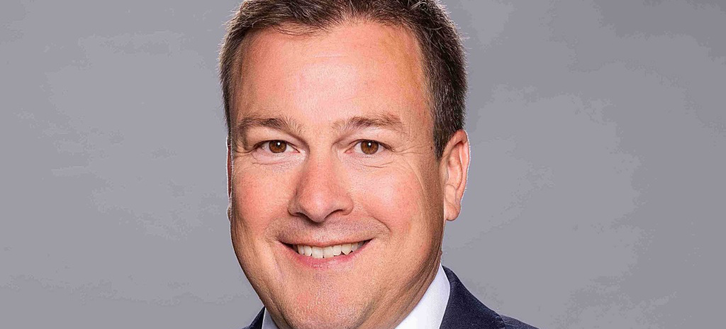 Mercedes Benz Kopfe Andreas Tetzloff Wird Neuer Leiter Des Mercedes Benz Niederlassungsverbundes Pkw Und Vans Rhein Main News Mercedes Fans Das Magazin Fur Mercedes Benz Enthusiasten