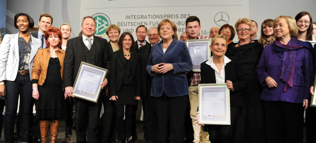 Fünf Jahre DFB- und Mercedes-Benz-Integrationspreis : Bundeskanzlerin Dr. Angela Merkel zeichnet die Sieger des Integrationspreises aus