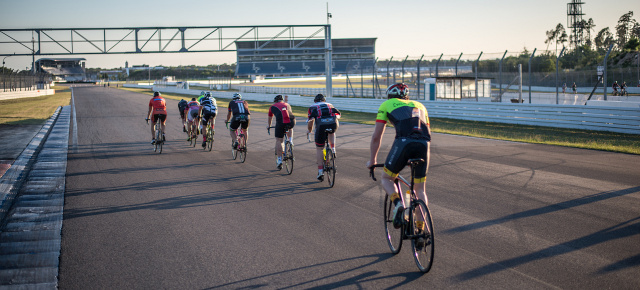 "Motorsport-Spaß" der anderen Sorte: Fit on Track auf dem Hockenheim Grand-Prix-Kurs