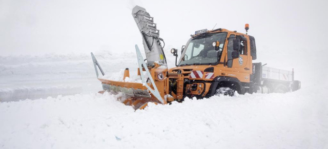 Unimog at work: Schneeschieben am Großglockner: Neuer Unimog macht den Weg frei am Großglockner