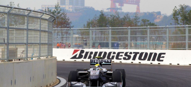 Formel 1 in Yeongam: Schumi Vierter im Regenchaos von Korea: Zahleiche Unfälle beim Regenrennen von Korea - Alonso gewinnt - Nico Rosberg scheidet durch Unfall aus - Motorplatzer bei sebastian Vettel