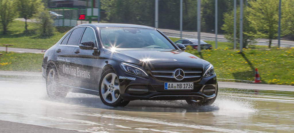 Driving Events Schleudern Und Bremsen Fur Den Ernstfall Mercedes Fans De Zu Besuch Bei Den Mercedes Benz Driving Events So Lauft Ein Basic Training Am Nurburgring Sternstunde Mercedes Fans Das Magazin Fur
