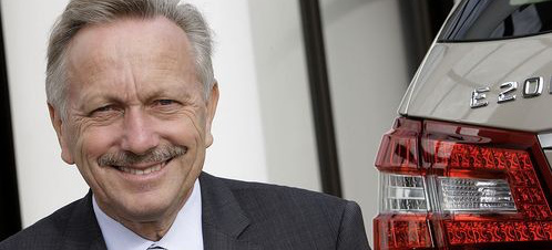 Mercedes-Benz intern: Mister Mercedes bleibt drei weitere Jahre: Vorstand der Daimler AG verlängert den Vertrag von Dr. Joachim Schmidt als Vertriebs- und Marketingchef von Mercedes-Benz Cars bis zum 30.09.2015