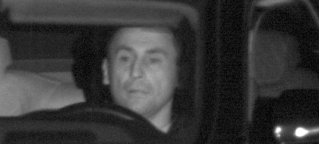 Autodiebstahl & Mercedes-Benz: Wer kennt diesen Mann? Polizei-Öffentlichkeitsfahndung in Sachen Mercedes-Benz-Diebstahl in Gelsenkirchen 