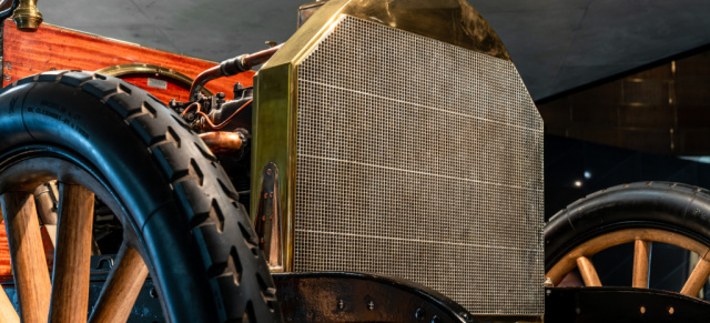 Hochleistungskühlung für Hochleistungsmotor: Der Bienenwabenkühler wird 120 Jahren alt