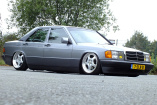 Flachmann: Mercedes-Benz 190E 2.6: Der totale Niedergang: 88er Mercedes-Benz  W201 mit Airride