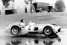 Mercedes Rückspiegel: Am 24. Juni 2011 wäre der Rennfahrer Juan Manuel Fangio 100 Jahre alt gewor­den : Der fünffache F1-Weltmeister war Chef­pi­lot des Mer­ce­des-Benz Teams in den Jah­ren 1954 und 1955