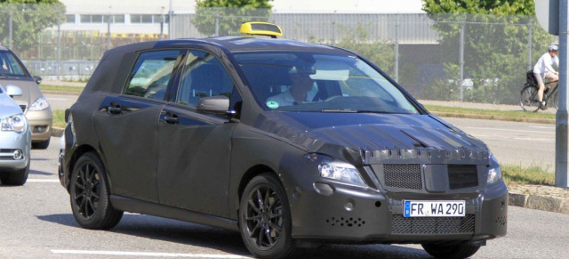 Erwischt: Mercedes B-Klasse Erlkönig Taxi : Hallo Taxi! - Ist uns da die Taxi-Variante derMercedes  B-Klasse ins Netz gegangen? 
