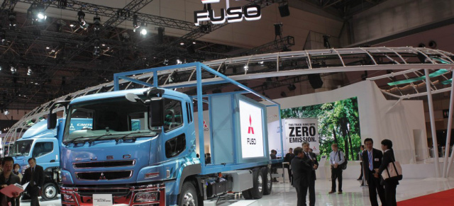 Daimler trucks: Fuso auf der Tokyo Motor Show 2011:  Weltpremiere des neuen Fuso Canter Eco Hybrid