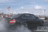 Video -That's racing: die AMG-Oma!: Das gibt's doch gar nicht: Mittsechzigerin fährt mit Mercedes AMG Drag-Racing  