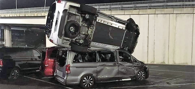 Tatwaffe Bagger: Wahnsinnsfahrt im Mercedes-Werk Vitoria: Ex-Mercedes-Mitarbeiter zerstört 50 V-Klassen