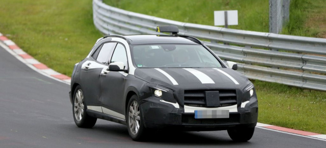 Erlkönig erwischt: Mercedes GLA Prototyp als Taxi: Aktuelle Blder von der Erprobung des Mercedes-Kompakt SUV