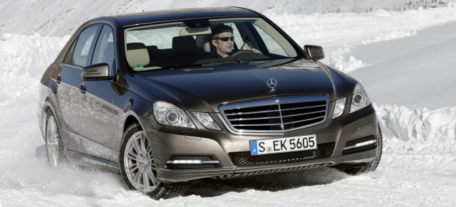 Die schönsten Mercedes-Motive im Schnee: O du Fröhliche: Schöne Sterne im Schnee