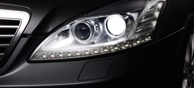 Daylight in your eyes: helleres Xenonlicht von Mercedes-Benz: Mercedes-Benz bietet als erster Automobilhersteller ein deutlich helleres Licht bei Xenon-Scheinwerfern an