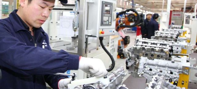 Think global. Produce local: Mercedes-Benz Motorenwerk in Peking offiziell eröffnet: Erstes Mercedes-Benz Werk für Pkw-Motoren außerhalb Deutschlands

