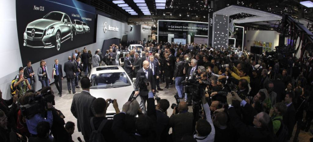 Premiere in Paris: der neue Mercedes CLS: Viel Beifall für den neuen Mercedes CLS: Das viertürige Coupé ist der Star auf dem Pariser Salon 2010