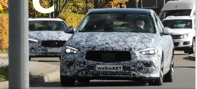 Mercedes-Benz Erlkönig erwischt: Star-Spy-Shot-Video: Mercedes C-Klasse W206 mit beiden Grill-Varianten