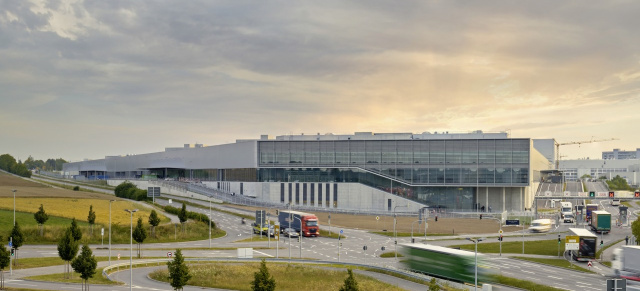 Daimler & Industrie 4.0. Produktionsstart der neuen Mercedes S-Klasse: S-Klasse goes smart factory: Die Factory 56 ist eröffnet