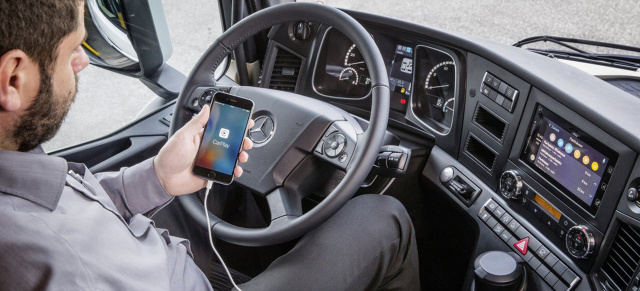 Mercedes-Benz Lkw: Trendsetter bei der Smartphone-Integration: Weltpremiere bei Mercedes-Benz Lkw: Apple CarPlay und MirrorLink ab sofort auch im Lkw