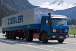 Retro Classics Nutzfahrzeuge 2015: Mercedes zeigt LKW-Geschichte: Mercedes-Benz Nutzfahrzeuge mit acht historischen und zwei modernen Meisterwerken auf der Retro Classics 2015 (26.03-29.03.2015)